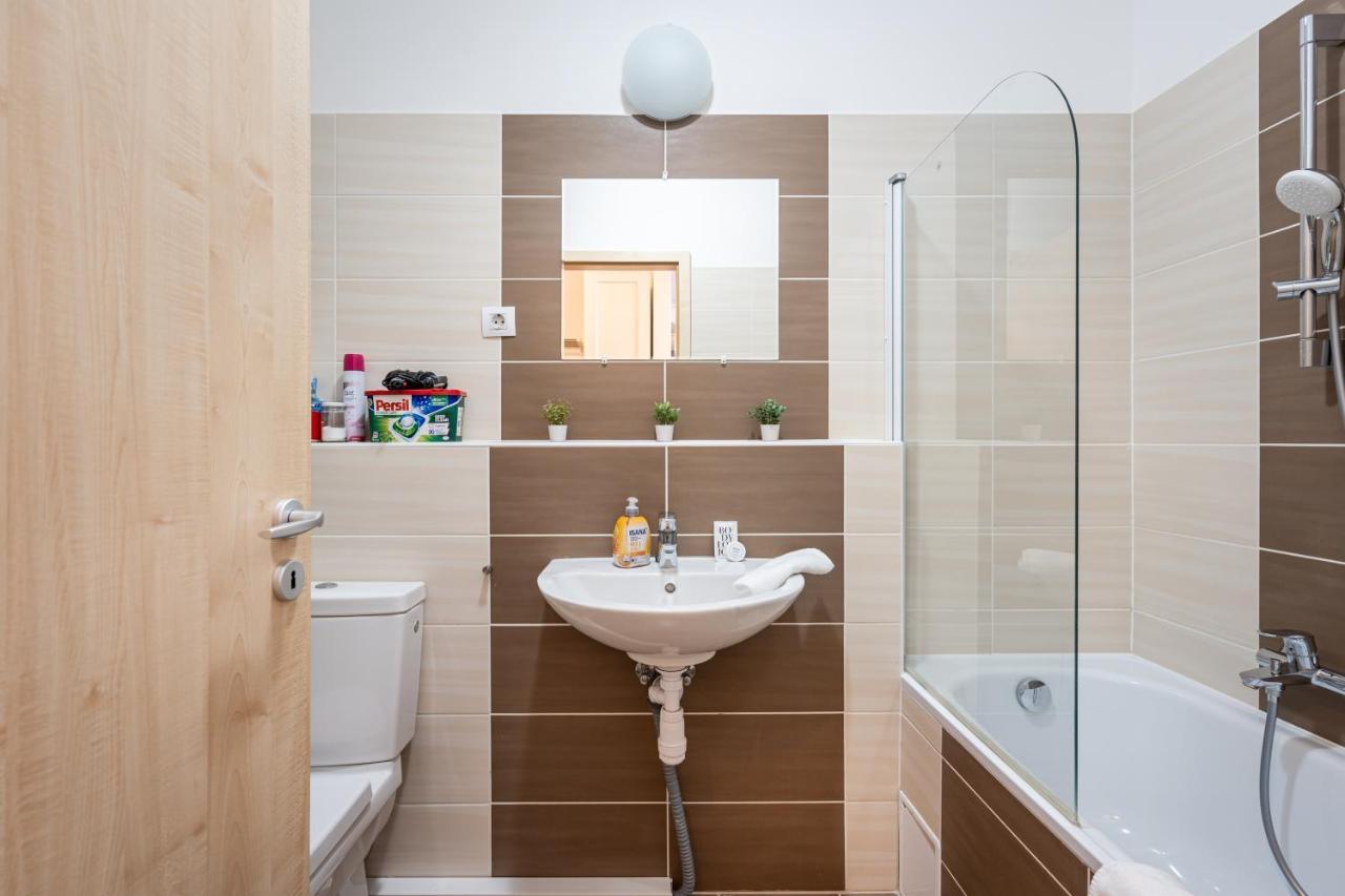 City Center Corvin Suite Apartment Budapest Exteriör bild