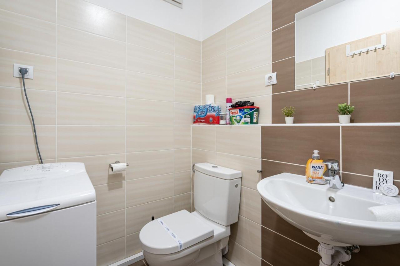 City Center Corvin Suite Apartment Budapest Exteriör bild