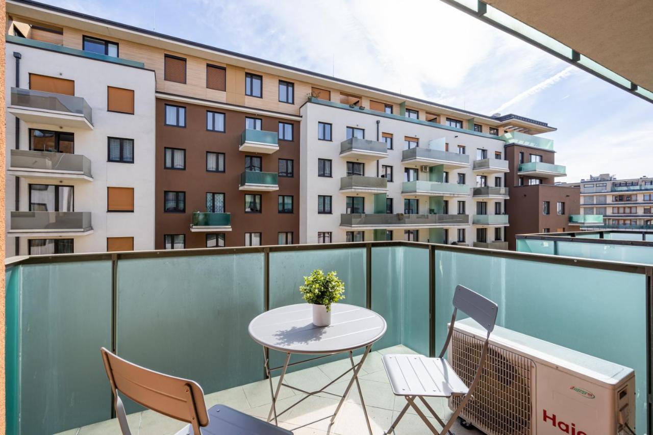 City Center Corvin Suite Apartment Budapest Exteriör bild