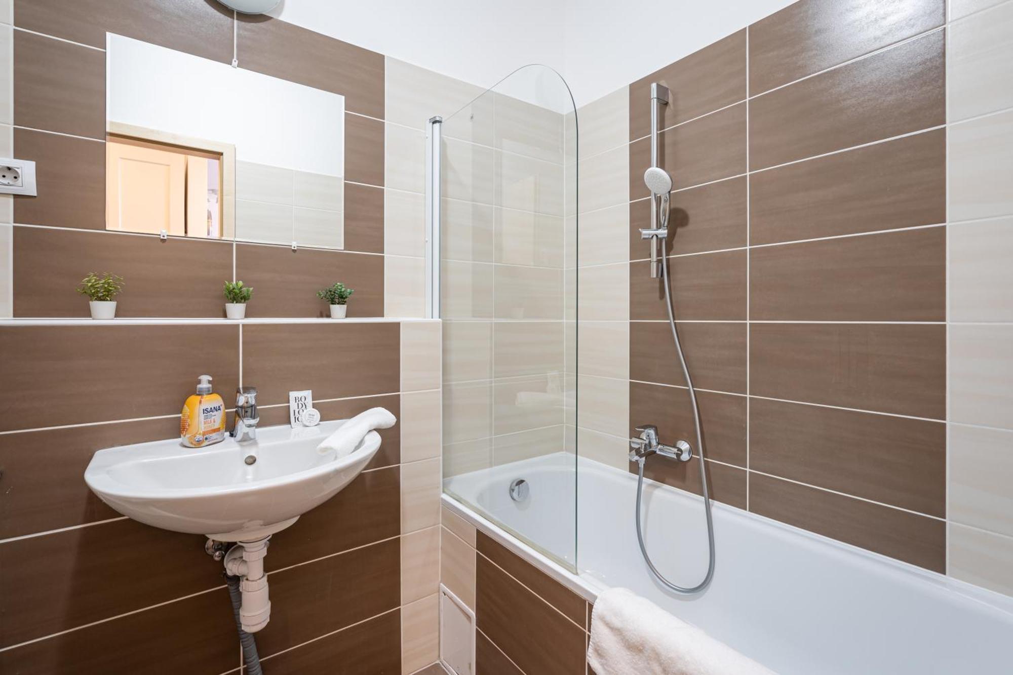 City Center Corvin Suite Apartment Budapest Exteriör bild