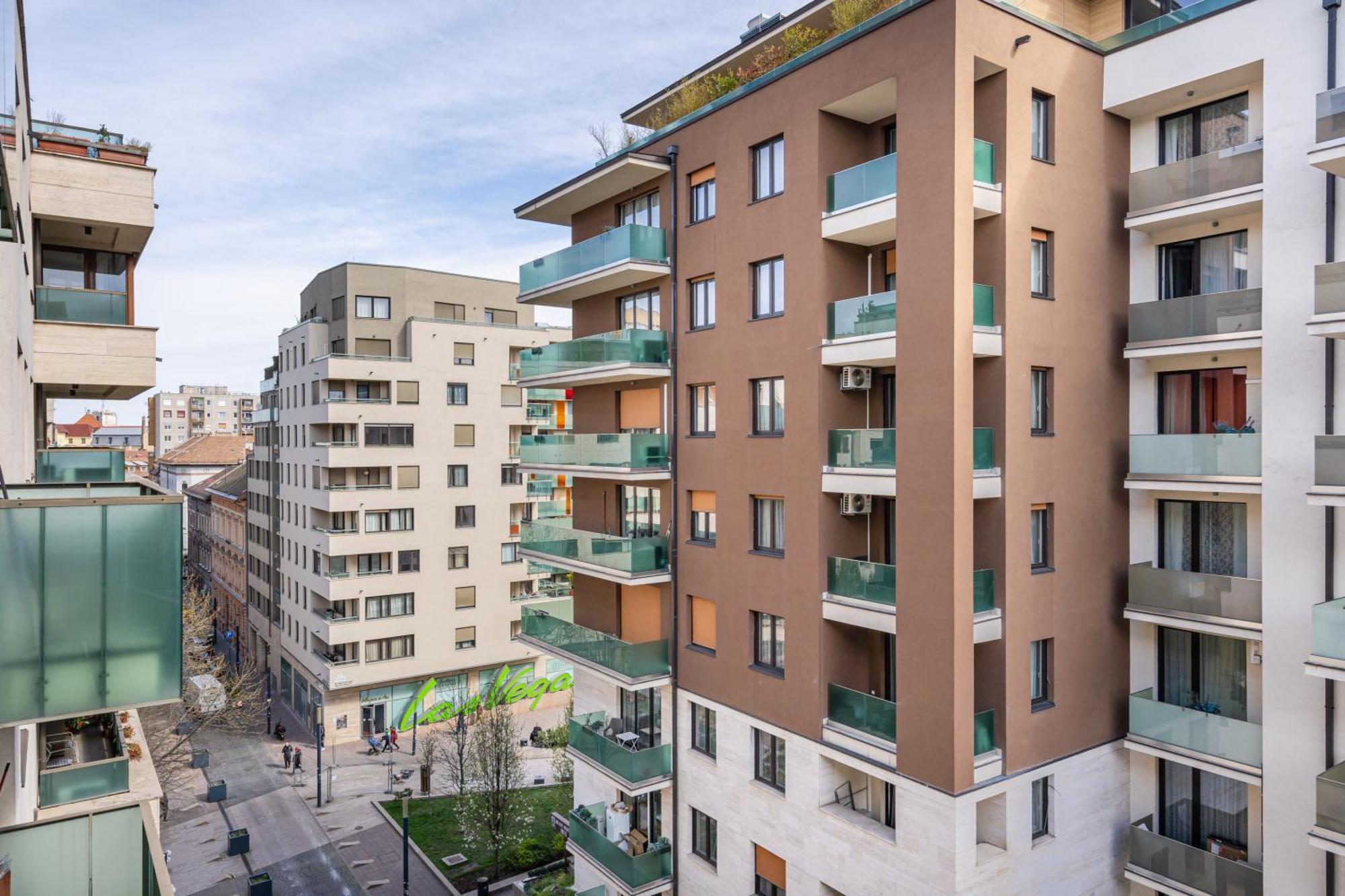 City Center Corvin Suite Apartment Budapest Exteriör bild